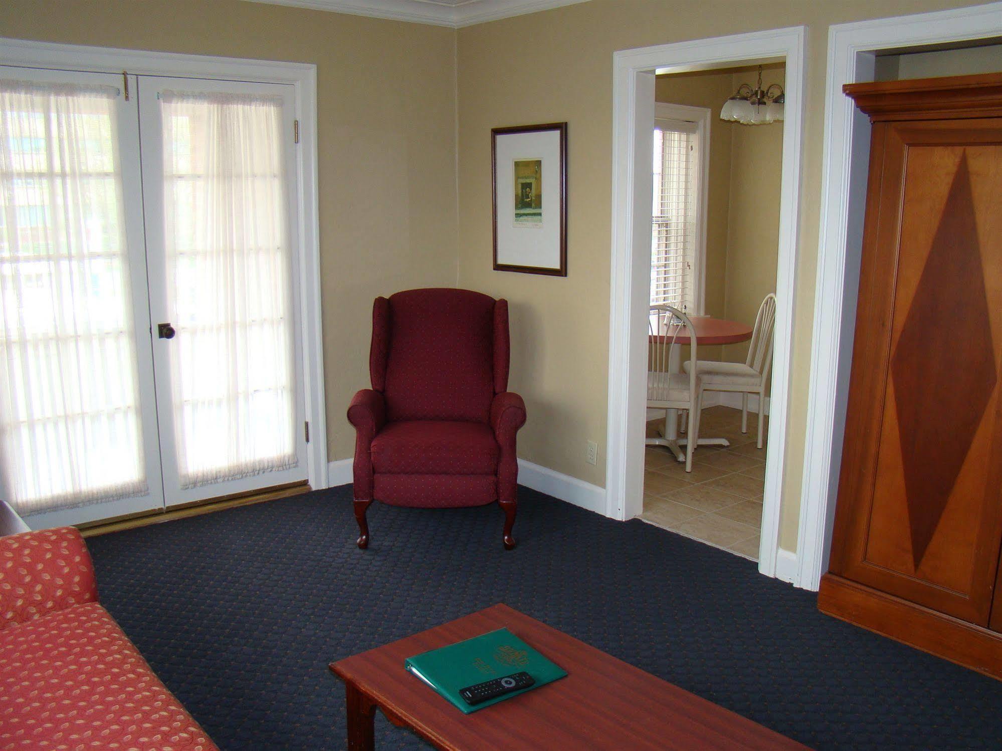 Senate Suites Extended Stay Hotel Topeka Dış mekan fotoğraf