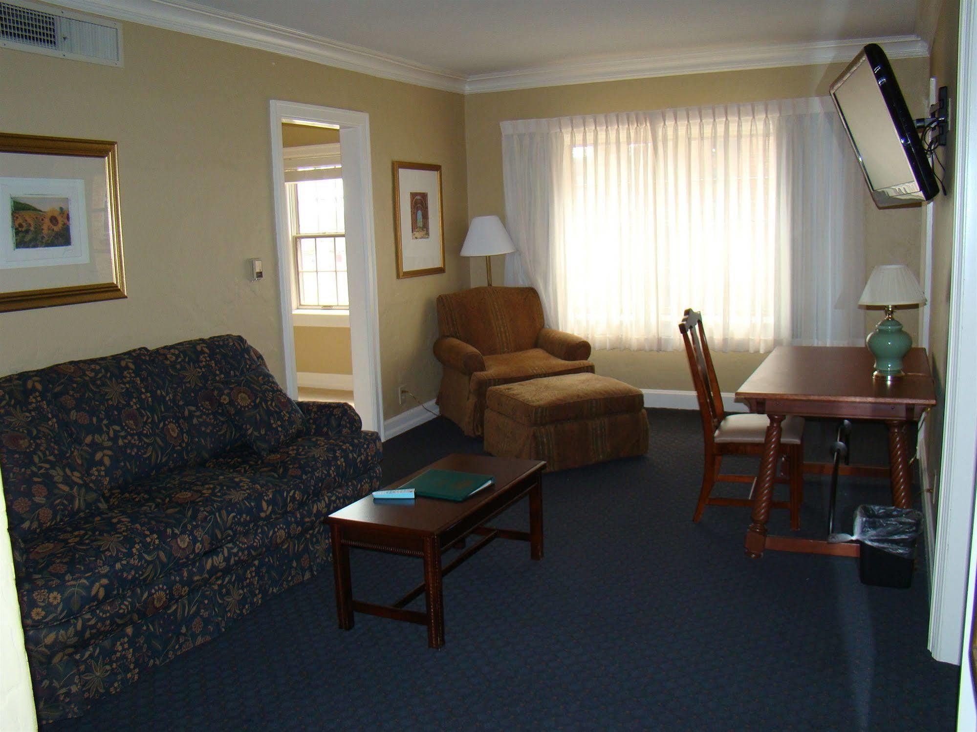 Senate Suites Extended Stay Hotel Topeka Dış mekan fotoğraf